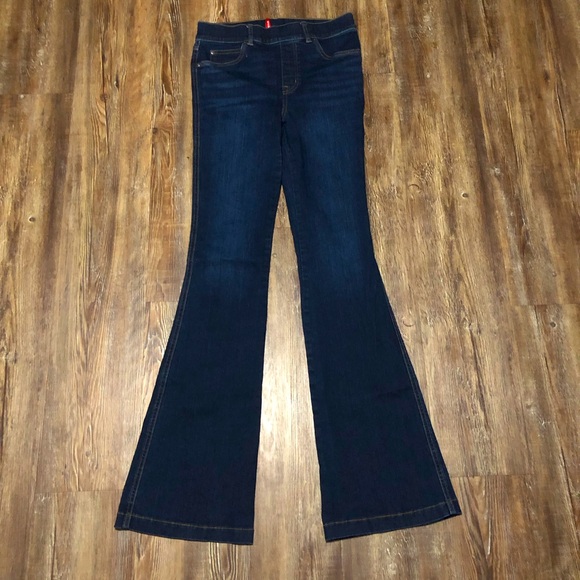 Spanx Flare Jeans Women's Medium in Midnight Shade Pull On Stretch Denim - Picture 1 of 7
